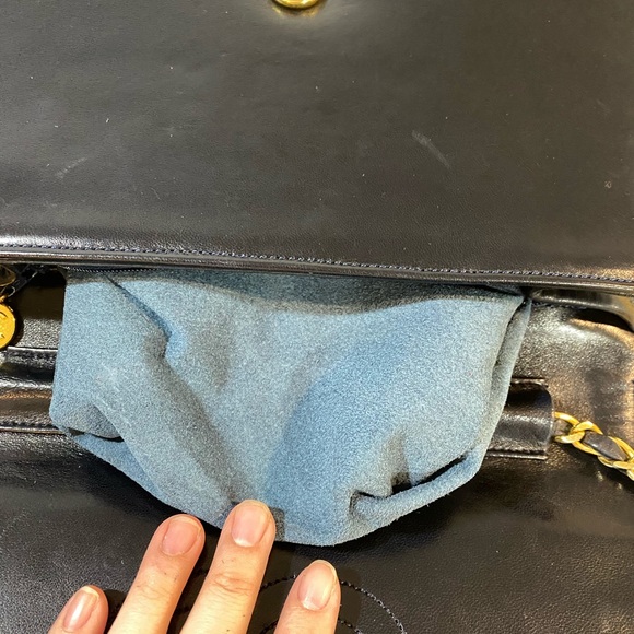 Authentic vintage Chanel coco logo wallet on chain - Picture 14 of 16